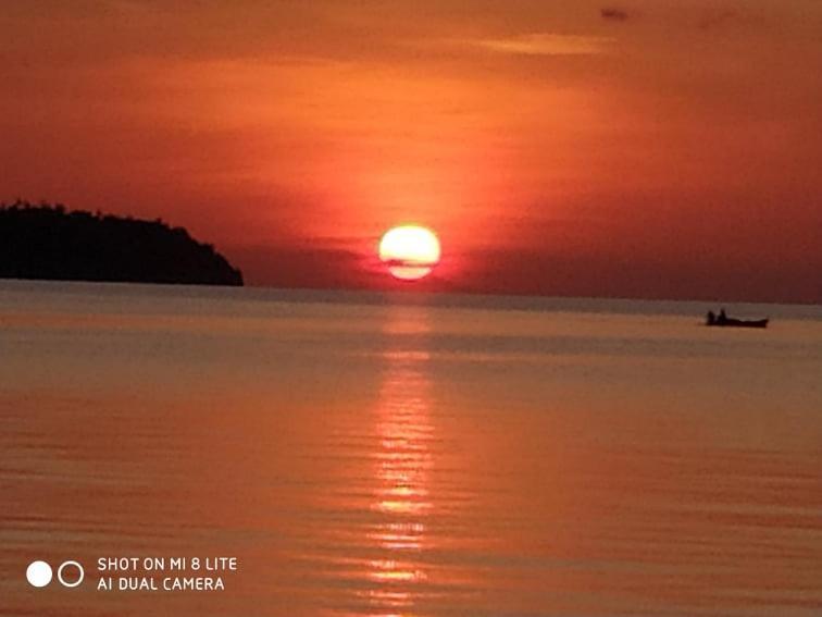 Sunset Beach Batudaka Buitenkant foto