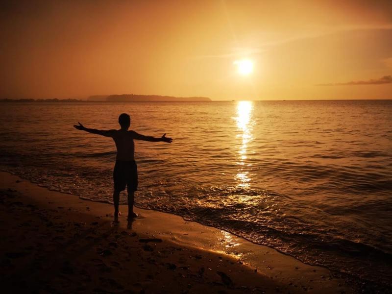 Sunset Beach Batudaka Buitenkant foto